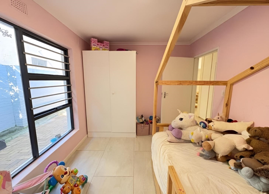 To Let 4 Bedroom Property for Rent in Protea Valley Western Cape